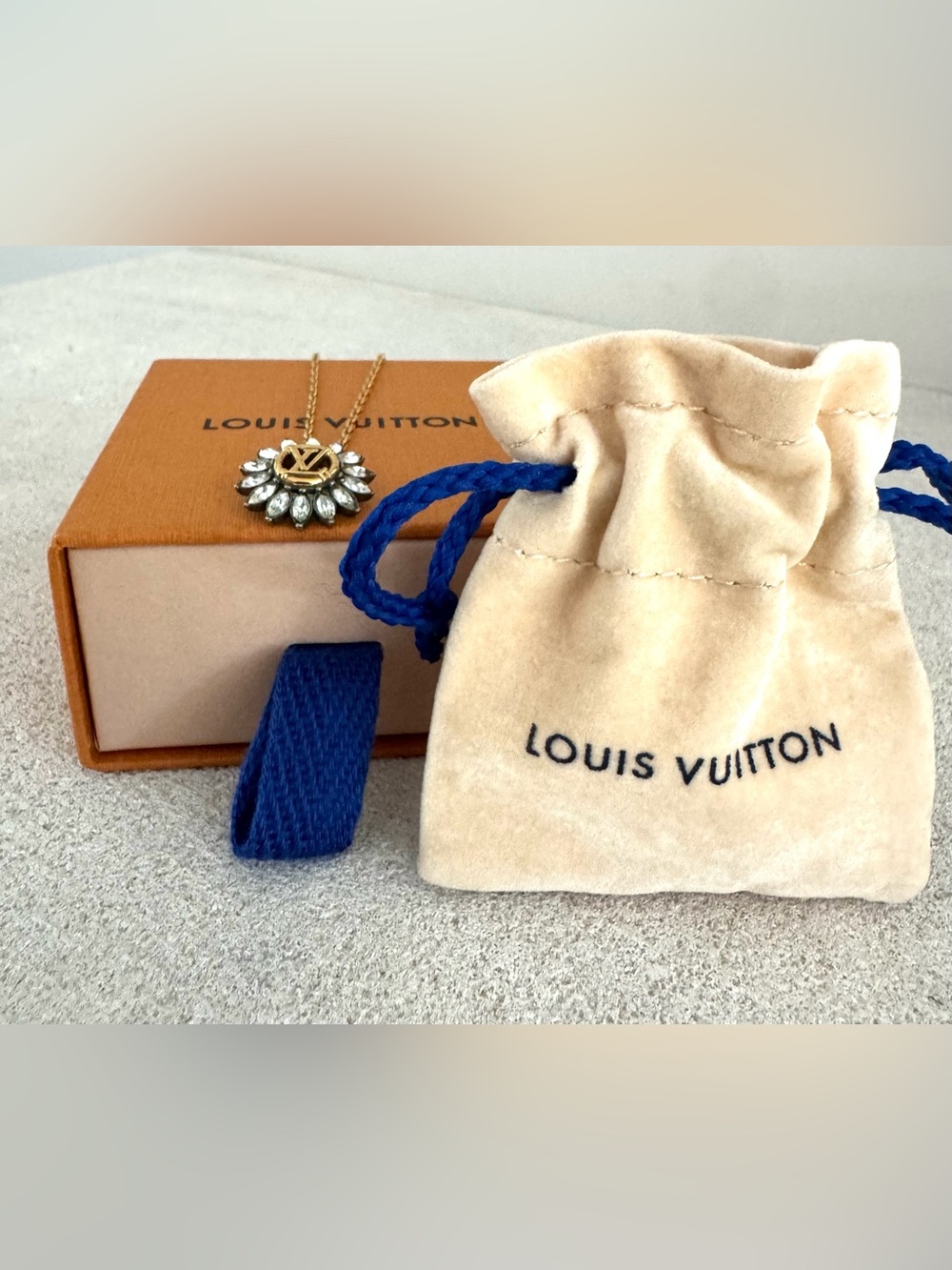 LOUIS VUITTON LV Starlight Crystal Flower Necklace M80262 Full Set - Picture 9 of 9